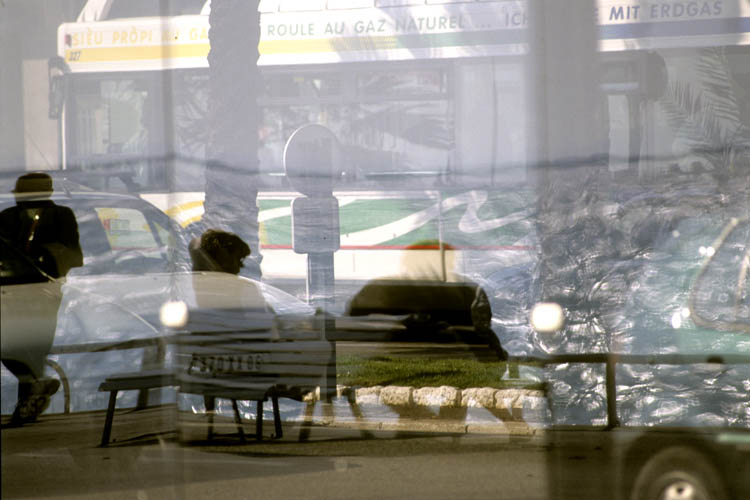 reflet sur arrêt de bus