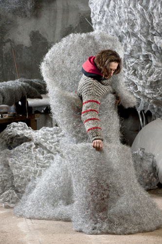 Nadya Bertaux, sculpteur dans son atelier