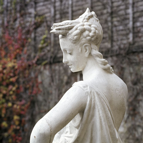 Femme symbolisant le printemps, statuaire profane