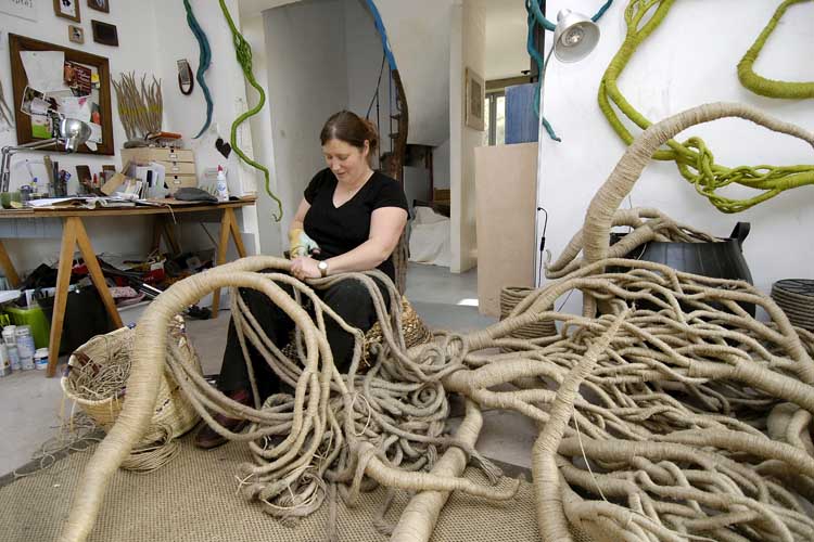 Aude Franjou dans son atelier 