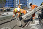 Ouvriers sur le chantier du nouveau tramway à Nice