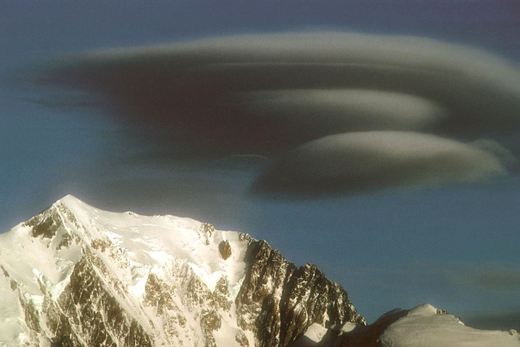 Formation nuageuse sur le Mont Blanc